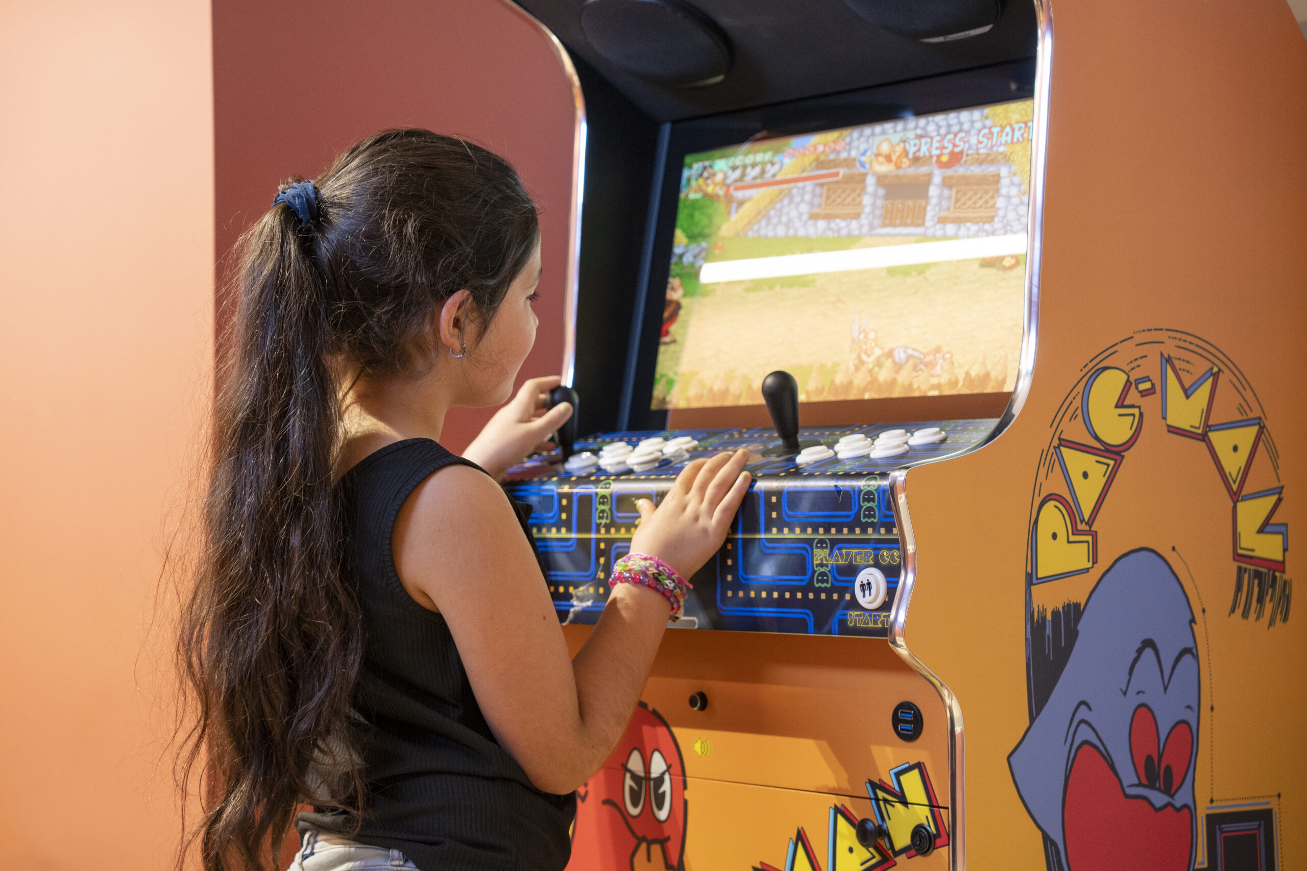Photo enfant borne d'arcade